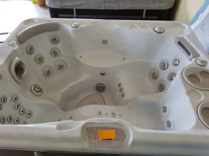 kims-gmbh-hydropool-self-cleaning-selbst-reinigend-whirlpool-swimspa-395-Gold